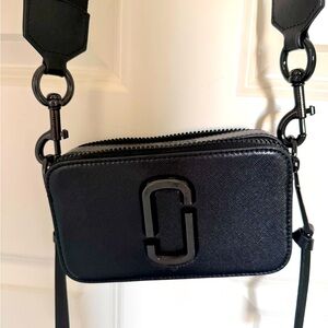 Marc Jacob’s snapshot crossbody camera style bag. Like new